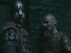 Halfdan der Schwarze bzw. Halvdan Svarte in der Serie Vikings rechts im Bild