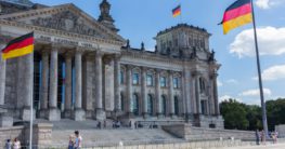 Das Reichstagsgebäude in Berlin ist Sitz des Bundestages, Bildnachweis: Alekk Pires / Shutterstock.com