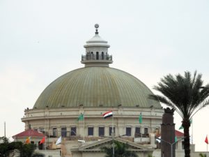 Die Kuppel der ägyptischen Universität Kairo auf dem Hauptcampus in Gizeh, Bildnachweis: Tamer A Soliman / Shutterstock.com